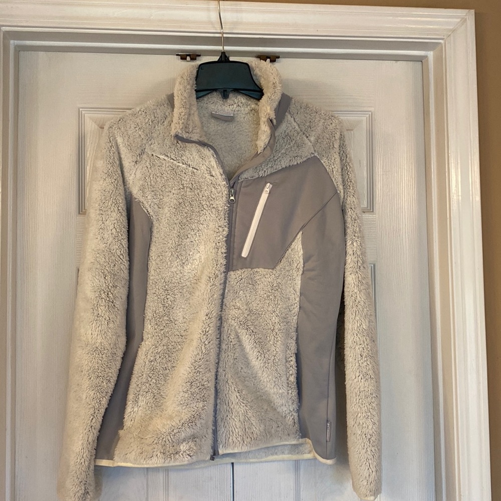 Beautiful, cozy, fuzzy fleece Columbia jacket.